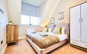 The Stylish Penthouse Of Harrogate - Sleeps 7